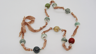 Collar seda sari y cerámica 