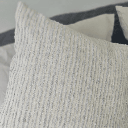 Funda Cojin Detalles Grises 45x42 2