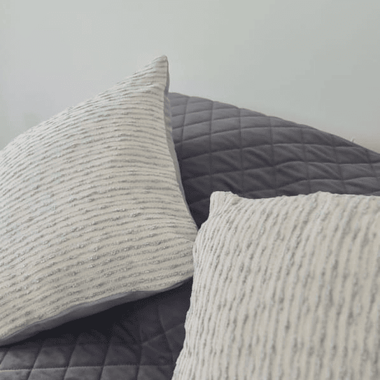 Funda Cojin Detalles Grises 45x42 4