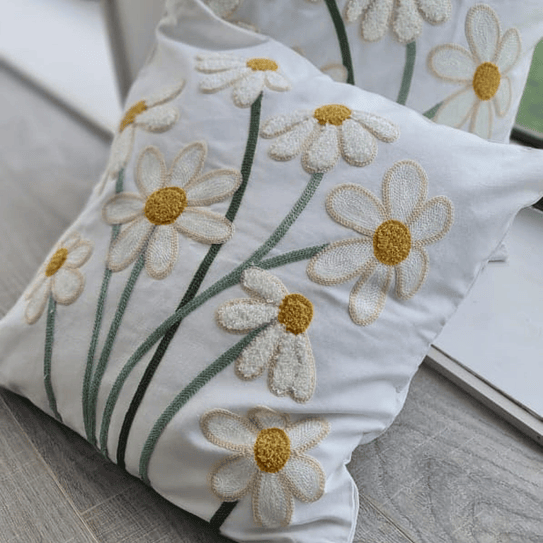 Funda Cojin Blancas Margaritas Bordadas 45x42 2