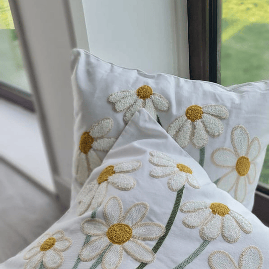 Funda Cojin Blancas Margaritas Bordadas 45x42 3