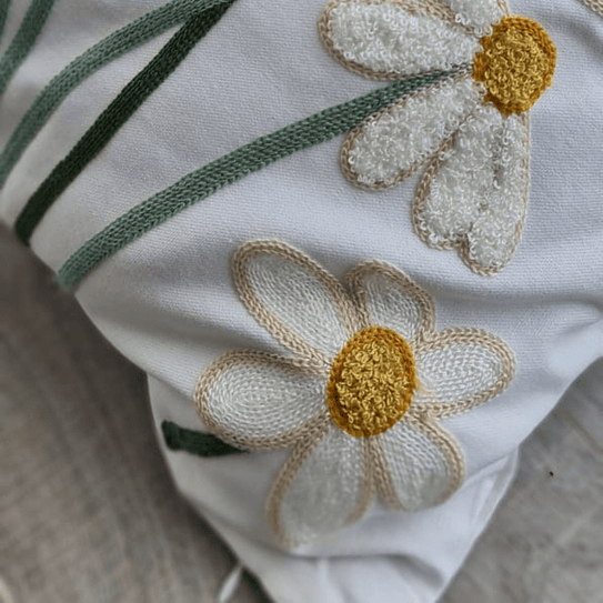 Funda Cojin Blancas Margaritas Bordadas 45x42 4