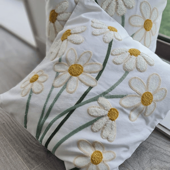 Funda Cojin Blancas Margaritas Bordadas 45x42 5
