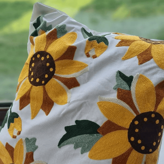 Funda Cojin Blancas Girasol Bordadas 45x42 2