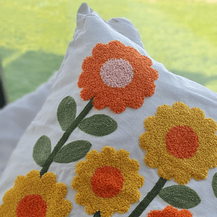 Funda Blanca Bordada Naranja Y Amarilla 45x42
