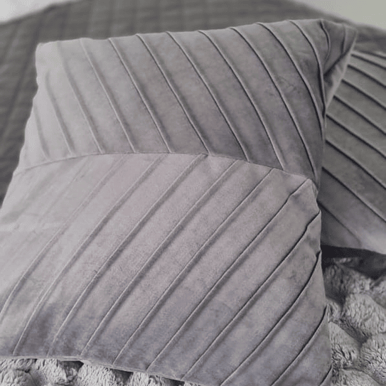 Funda Cojin Gris Lineas 43 X 40  2