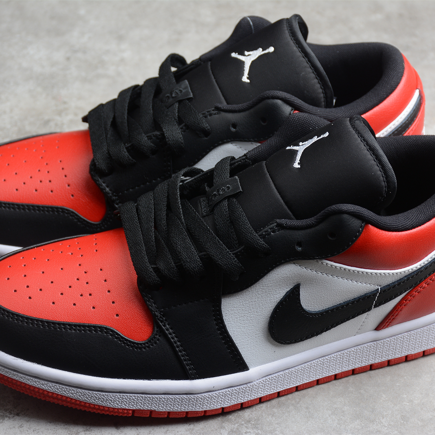 Jordan 1 Low Bred Toe 4