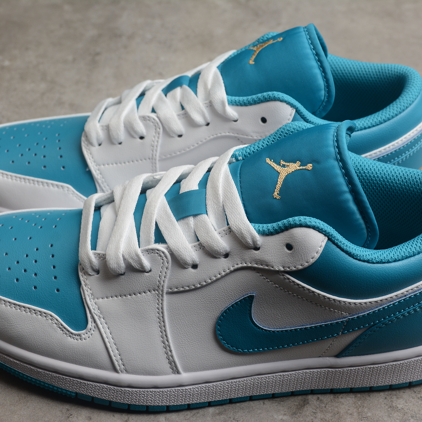 Jordan 1 Low Aquatone 4