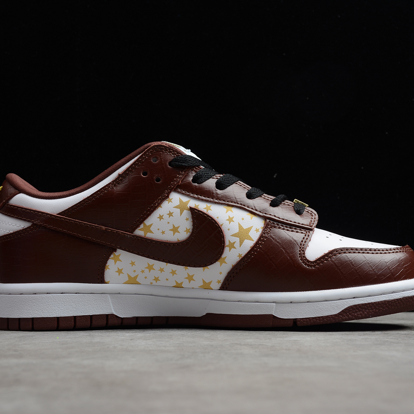 Dunk Low Supreme Stars Barkroot Brown 2