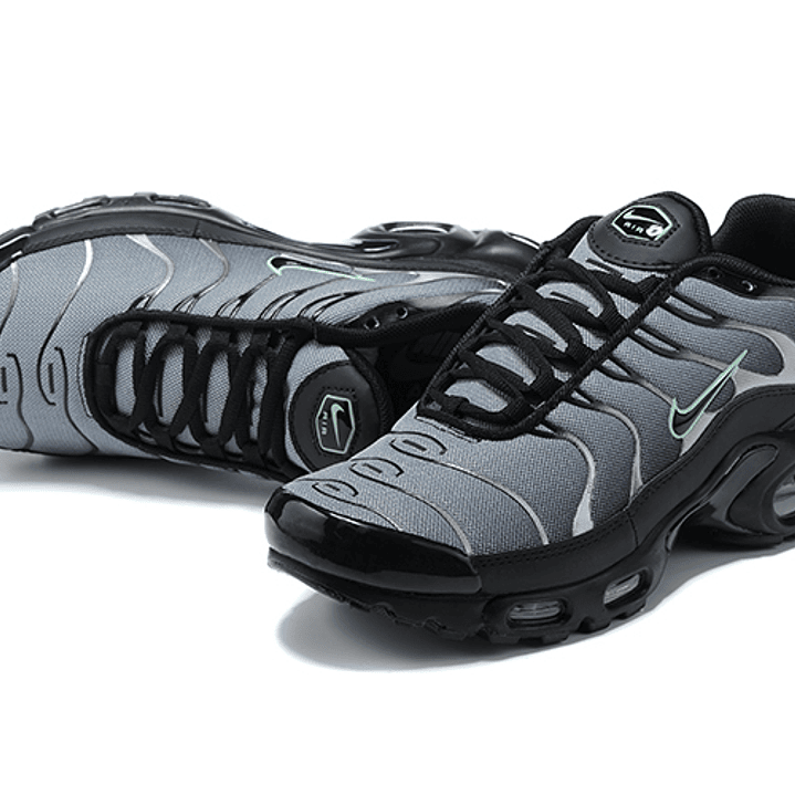 Air Max Plus TN Black Particicle Green 4