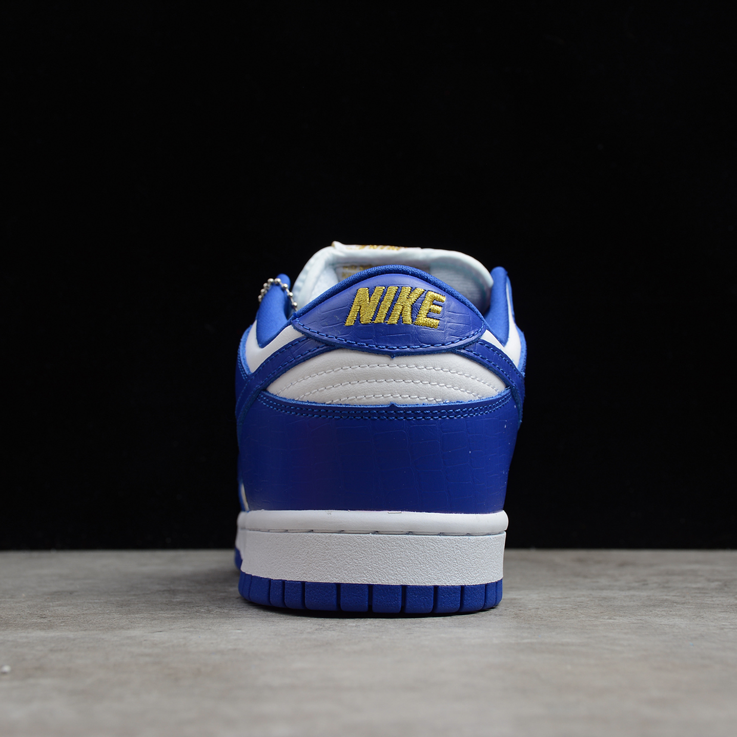 Dunk Low Sb Supreme Royal Blue 4