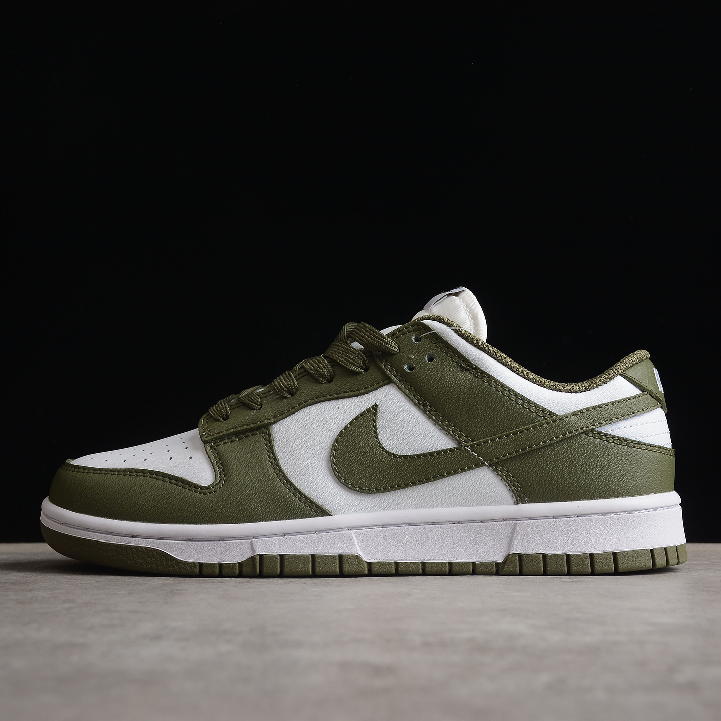 Dunk Low Medium Olive 1