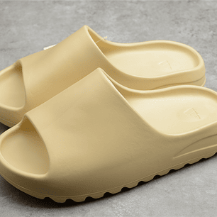 Yeezy Slide Crudo