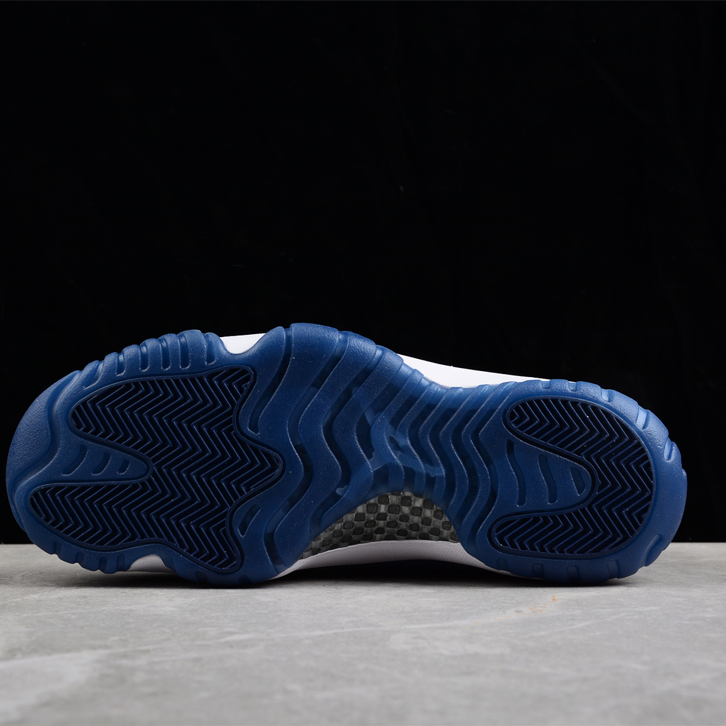 Jordan Retro 11 velvet Midnight Navy 3