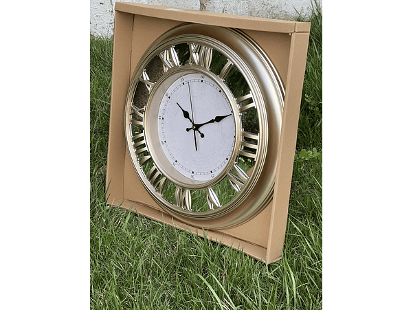 Reloj Dorado 50x50 cm: Elegancia Silenciosa 1