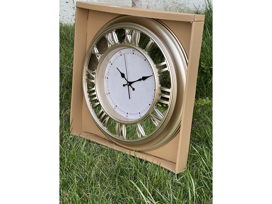Reloj Dorado 50x50 cm: Elegancia Silenciosa 1