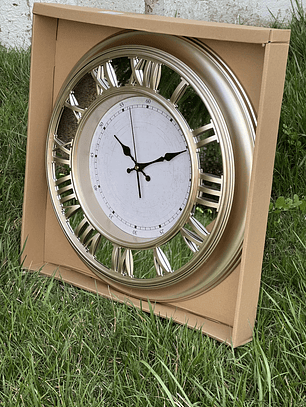 Reloj Dorado 50x50 cm: Elegancia Silenciosa