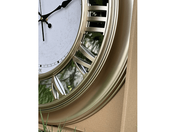 Reloj Dorado 50x50 cm: Elegancia Silenciosa 2