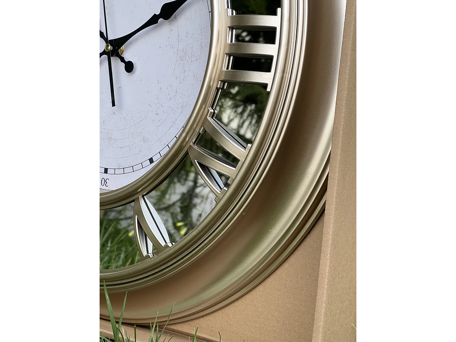 Reloj Dorado 50x50 cm: Elegancia Silenciosa 2