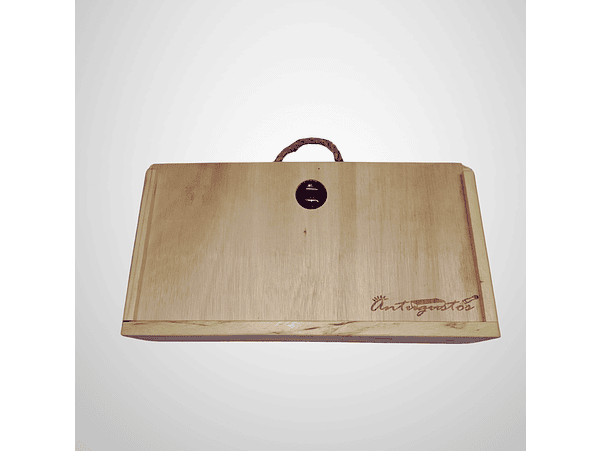 Caja de madera con aliños parrilleros 2