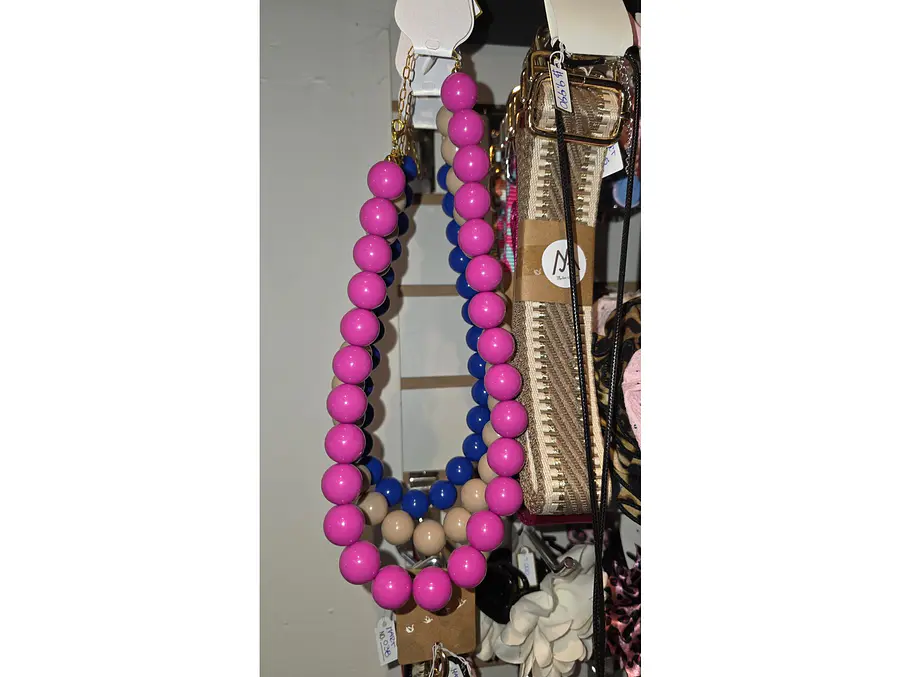 Collar perla chicle 4