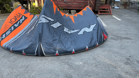 Naish Pivot 8M + Barra 