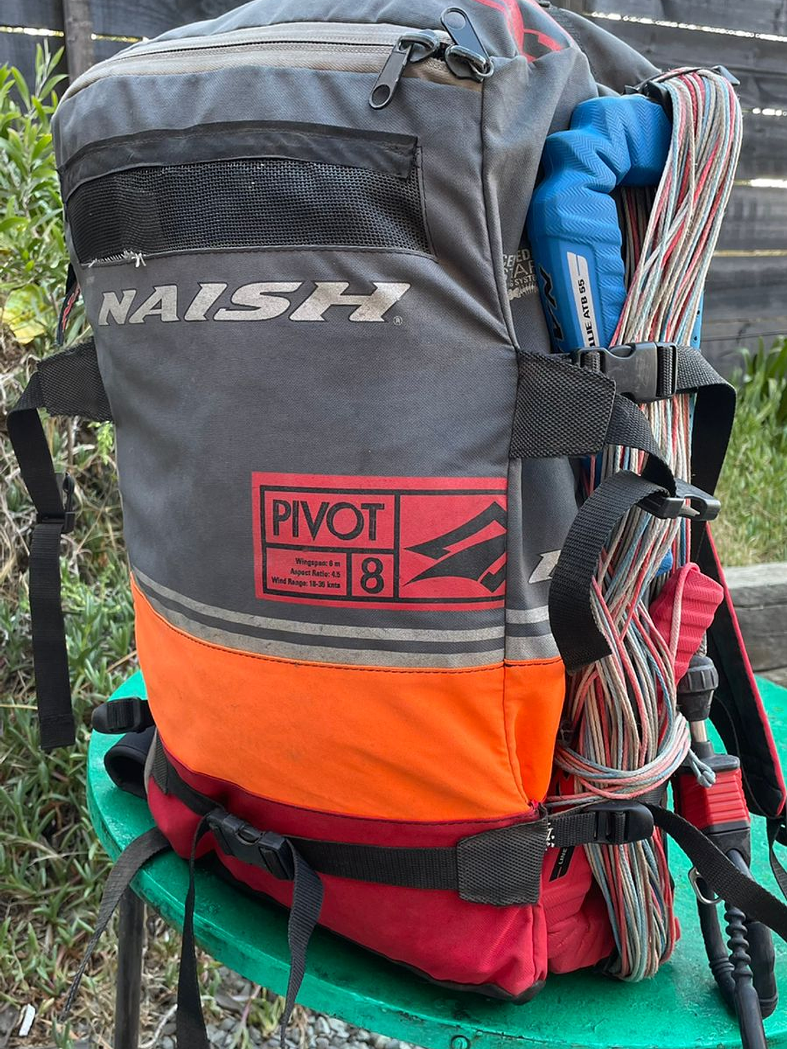 Naish Pivot 8M + Barra  5