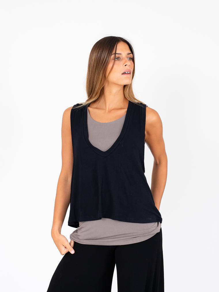 POLERA DOBLE ANA ESCOTE V TIPO GILLETTE 1