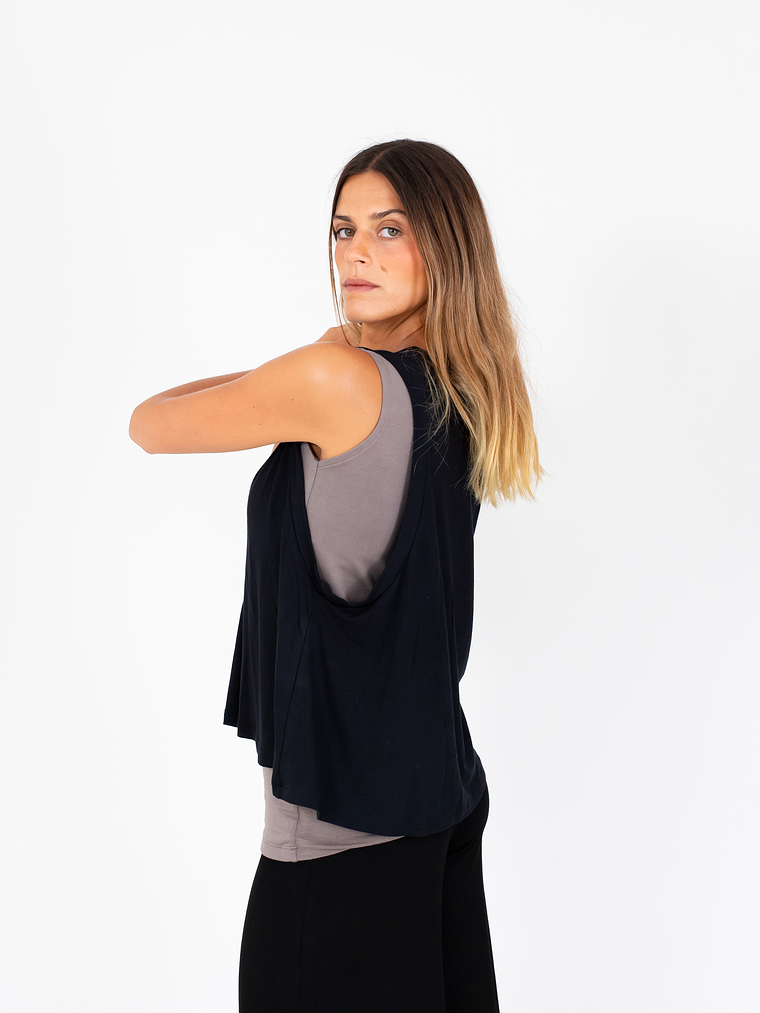 POLERA DOBLE ANA ESCOTE V TIPO GILLETTE 2