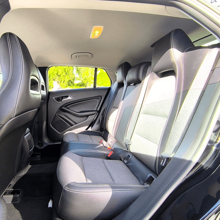 MERCEDES-BENZ CLA 180D URBAN 9