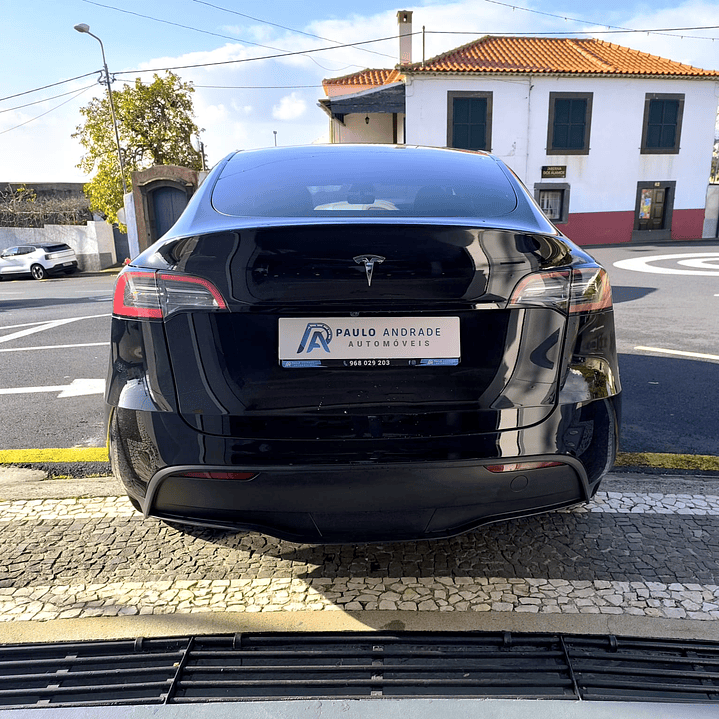 TESLA MODEL Y 6