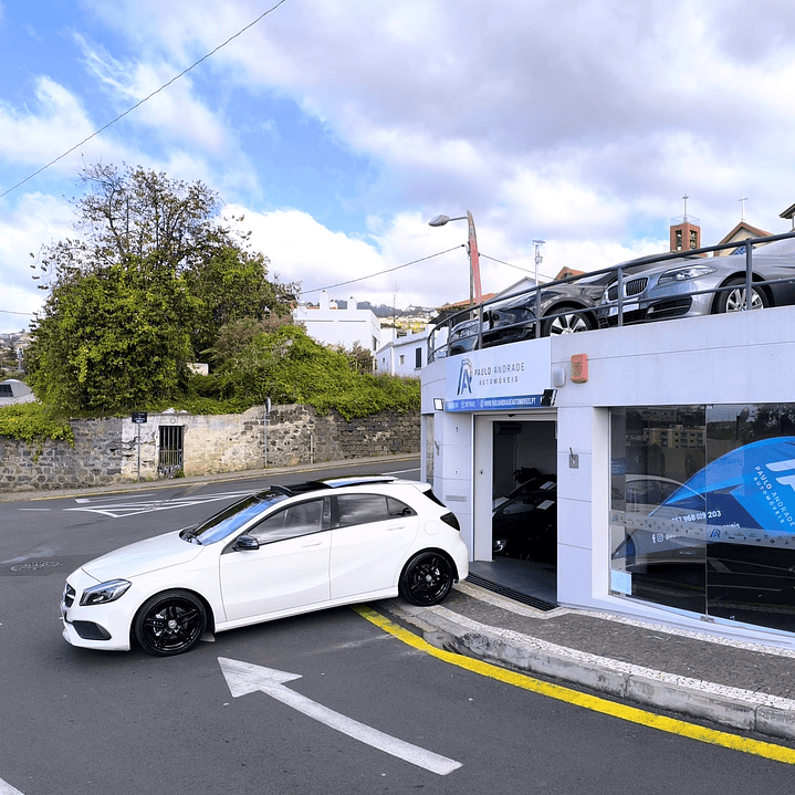 MERCEDES-BENZ A 200D AMG PACK NIGHT 4