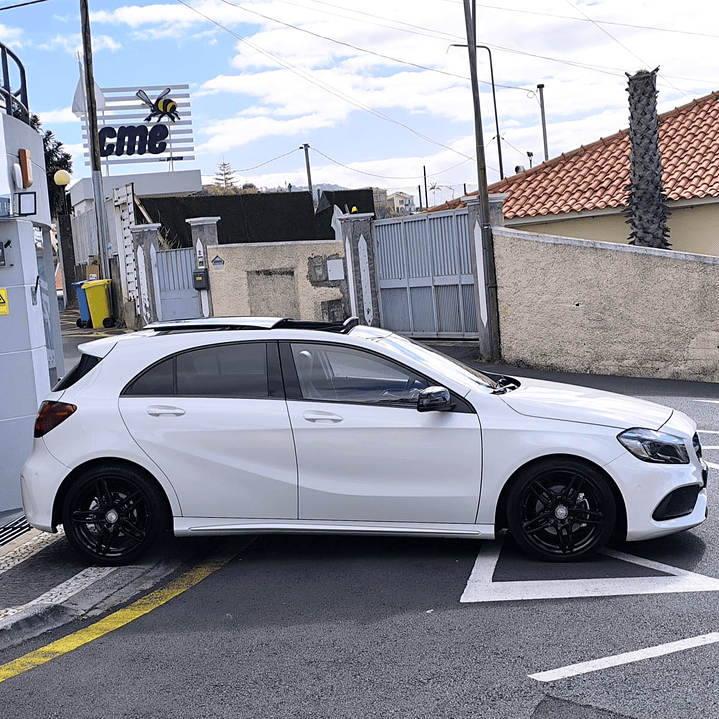 MERCEDES-BENZ A 200D AMG PACK NIGHT 5