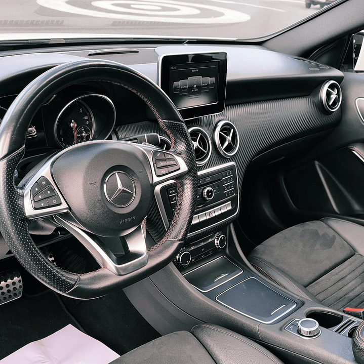 MERCEDES-BENZ A 200D AMG PACK NIGHT 7