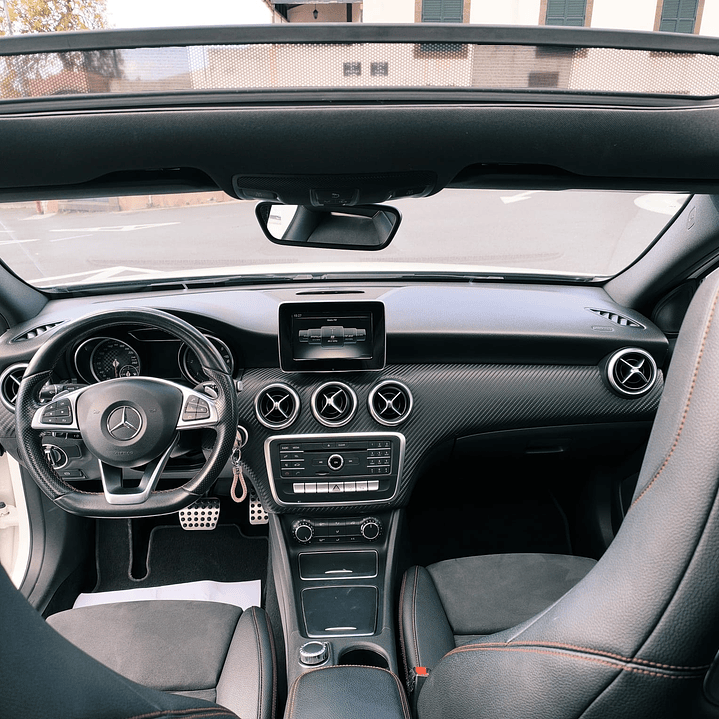 MERCEDES-BENZ A 200D AMG PACK NIGHT 10