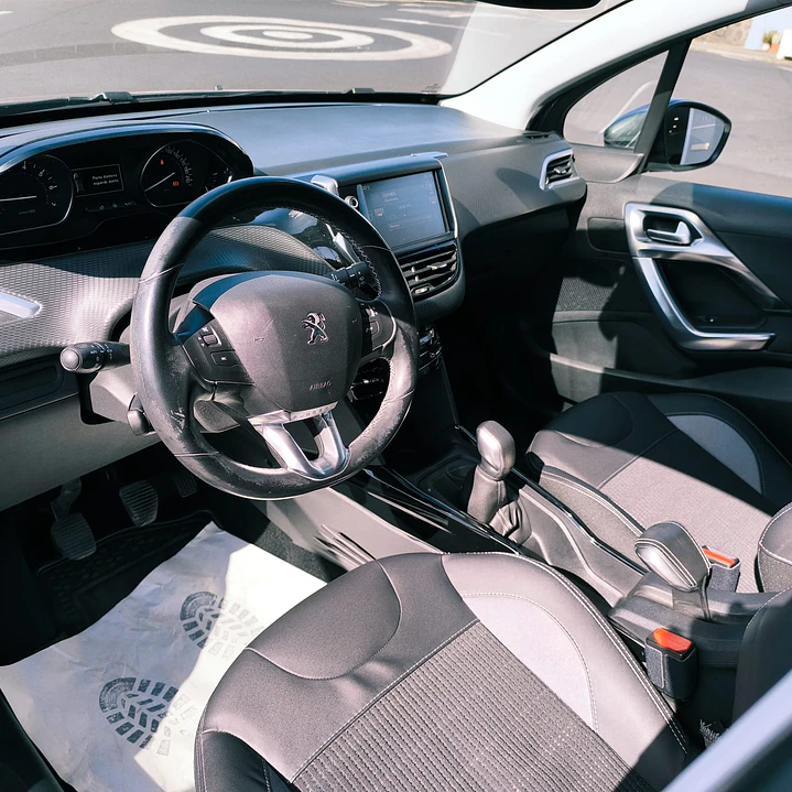 PEUGEOT 2008 ALLURE PURETECH 7