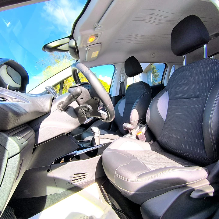 PEUGEOT 2008 ALLURE PURETECH 8