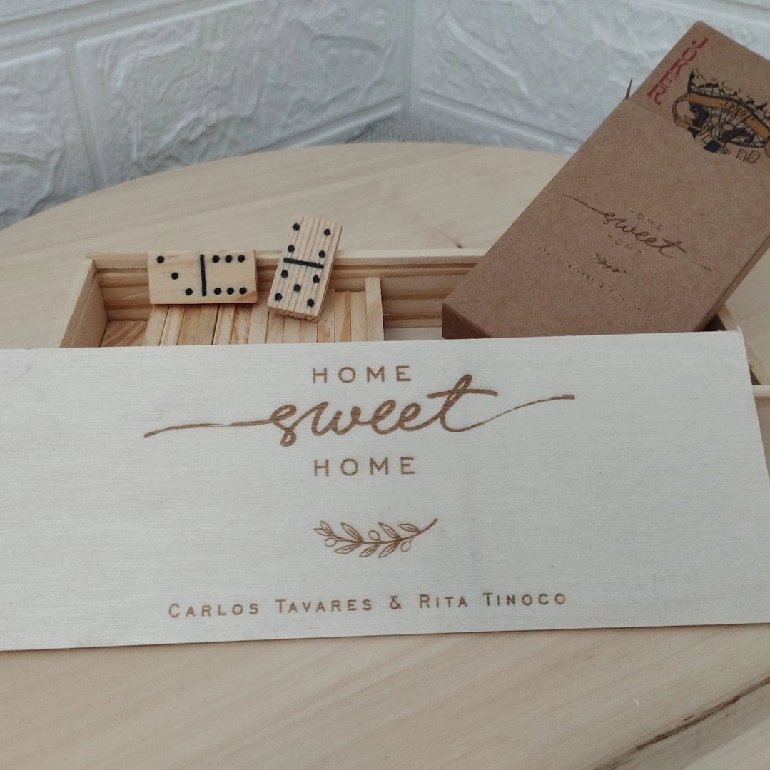 Conjunto de jogos de cartas e dominó 1