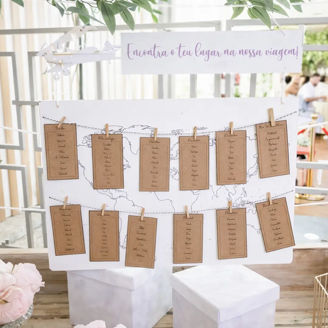 Placar de Distribuição de Mesas Personalizado – Tema Viagens para Casamento (60x40 cm) 1