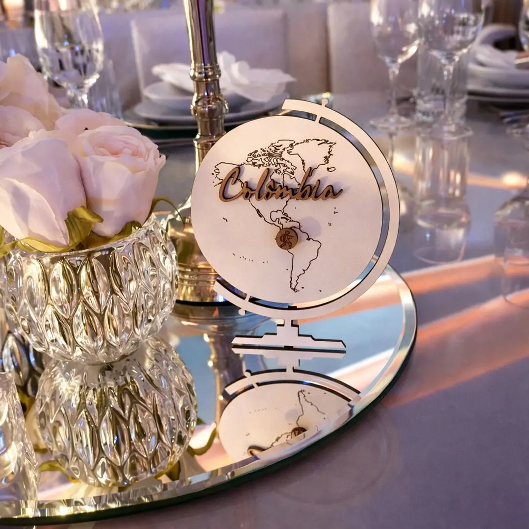 Marcador de Mesa Globo – Personalizado para Casamentos com Tema Viagens 1