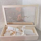 Kit de Batizado Personalizado – Caixa em Madeira com Tampa de acrílico e nome em mdf, Vela, Concha e Toalha com flores - Thumbnail 1
