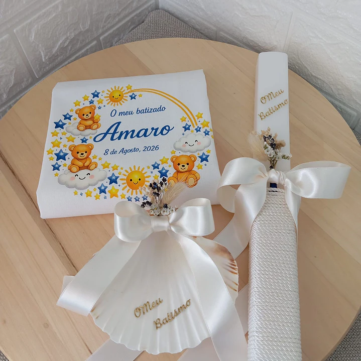 Kit de Batizado Personalizado – Caixa Branca com Imagem a cores criada, Vela, Concha e Toalha  1