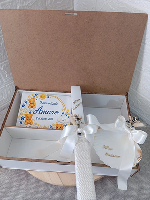 Kit de Batizado Personalizado – Caixa Branca com Imagem a cores criada, Vela, Concha e Toalha 