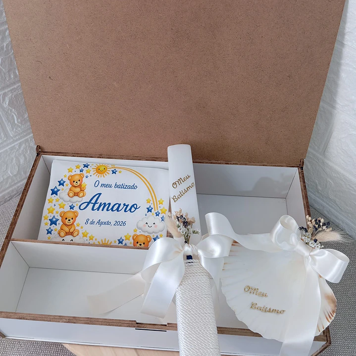 Kit de Batizado Personalizado – Caixa Branca com Imagem a cores criada, Vela, Concha e Toalha  2