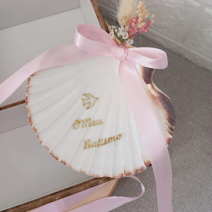 Kit de Batizado Personalizado – Caixa Branca em MDF com Vela, Concha e Toalha 3