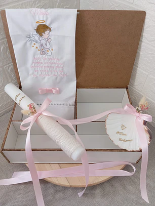 Kit de Batizado Personalizado – Caixa Branca em MDF com Vela, Concha e Toalha