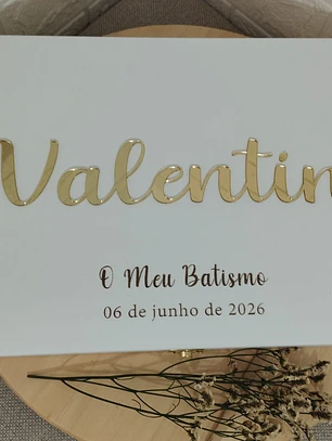 Caixa de Batizado Personalizada – nome a acrílico dourado