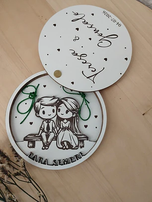 Porta alianças – Caixa Redonda Personalizada com design de noivos 