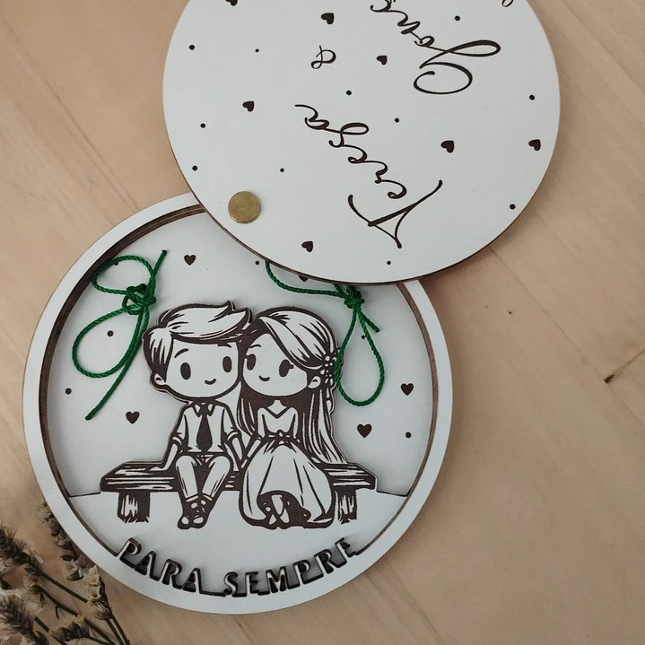 Porta alianças – Caixa Redonda Personalizada com design de noivos  1