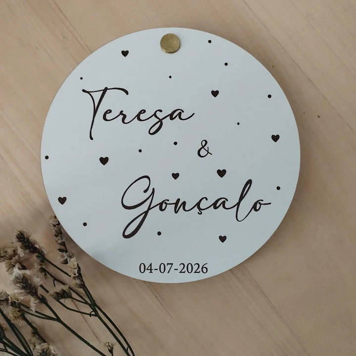 Porta alianças – Caixa Redonda Personalizada com design de noivos  2